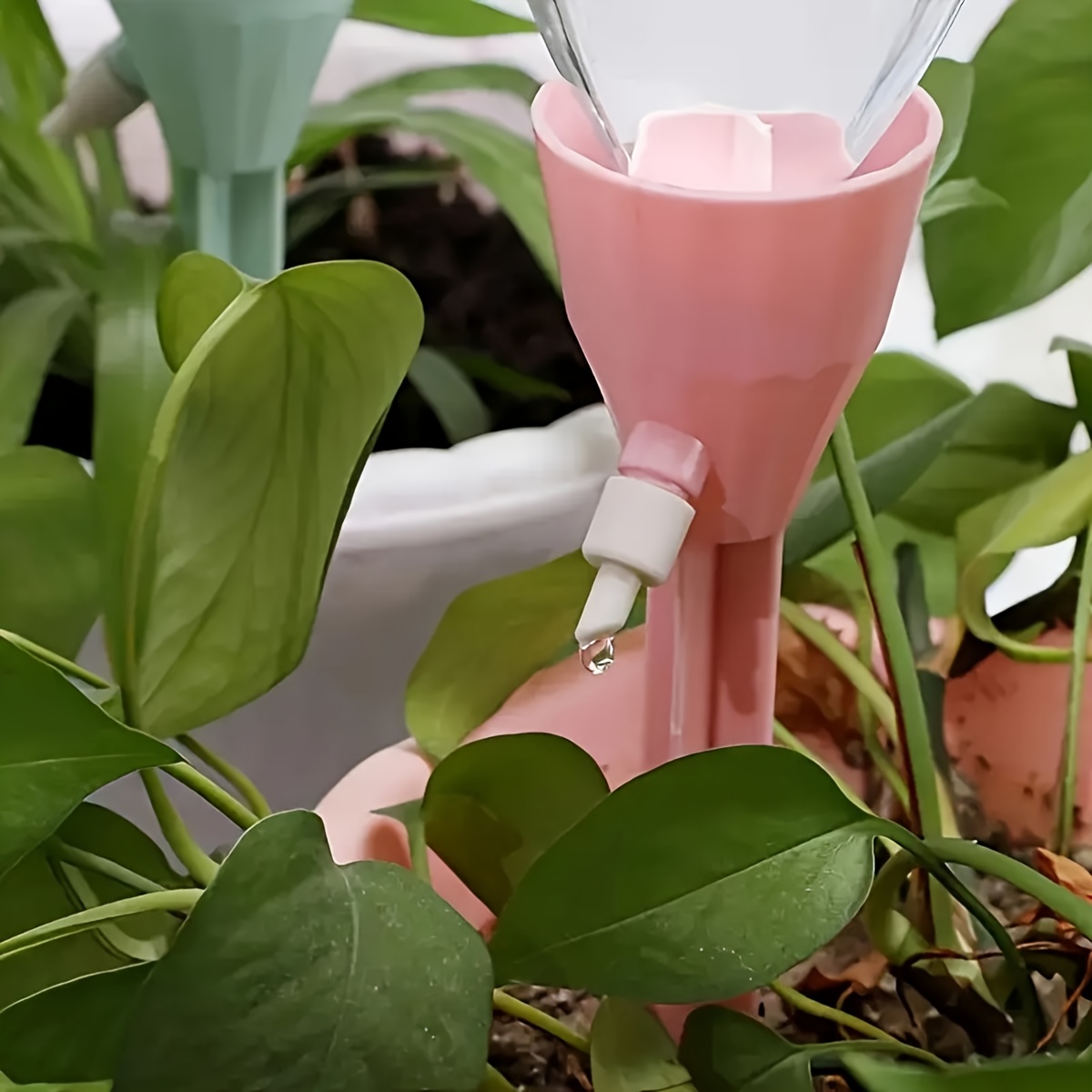 20個入り 自動植物点滴灌漑キット 水流調整可能 バッテリー - Root Watering Spike のレビューと価格